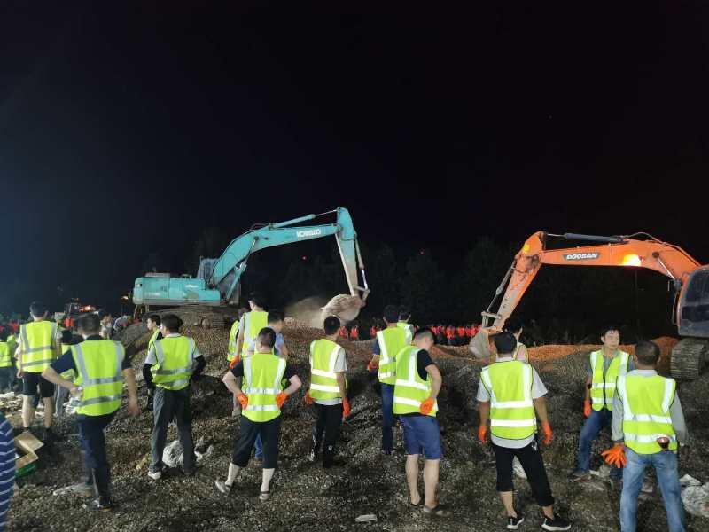 共同抗汛情，彰显企业责任——民建安庆迎江二支部会员企业积极参加抗洪防汛