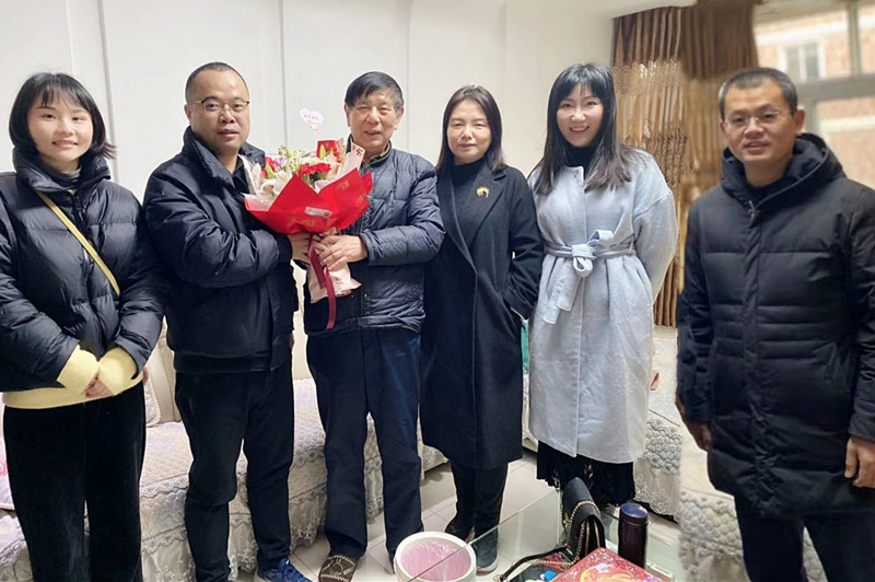 民建安庆市宜秀二支部开展春节走访慰问活动