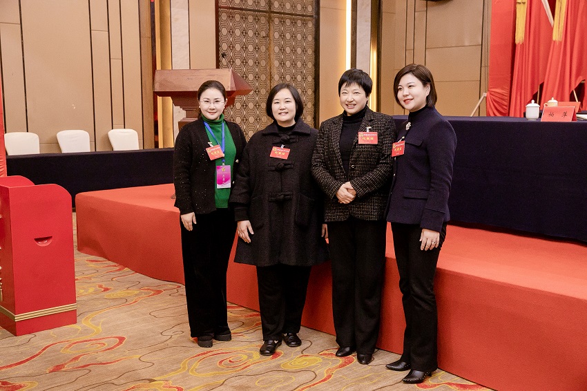 民建4名会员参加安庆市妇女第十五次代表大会